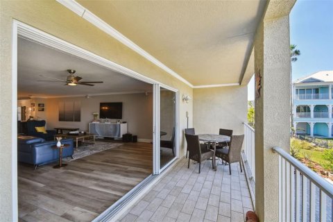 Townhouse in Treasure Island, Florida 3 bedrooms, 227.42 sq.m. № 1572165 - photo 11