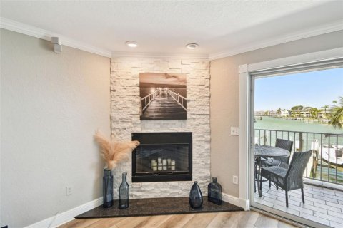 Townhouse in Treasure Island, Florida 3 bedrooms, 227.42 sq.m. № 1572165 - photo 9