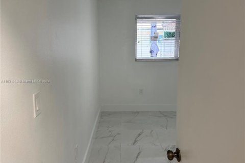 Immobilier commercial à vendre à Hialeah, Floride: 281.49 m2 № 1938262 - photo 29