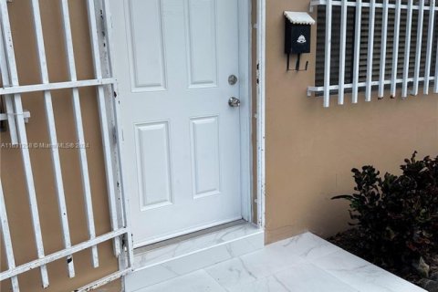 Commercial property in Hialeah, Florida 281.49 sq.m. № 1938262 - photo 19