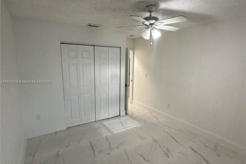 Commercial property in Hialeah, Florida 281.49 sq.m. № 1938262 - photo 30