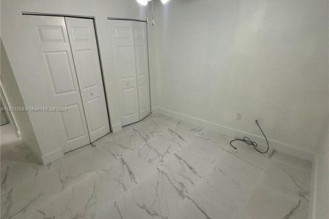 Immobilier commercial à vendre à Hialeah, Floride: 281.49 m2 № 1938262 - photo 25