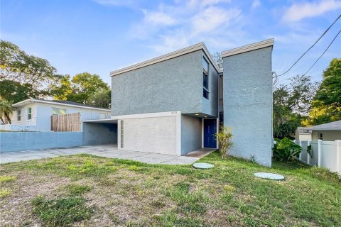 Villa ou maison à louer à Tampa, Floride: 4 chambres, 203.27 m2 № 2390912 - photo 2