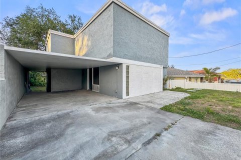 Villa ou maison à louer à Tampa, Floride: 4 chambres, 203.27 m2 № 2390912 - photo 3