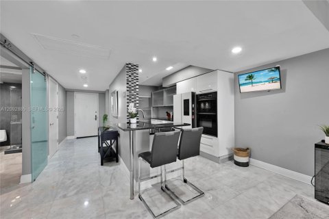 Condo in Hallandale Beach, Florida, 3 bedrooms  № 2376896 - photo 7