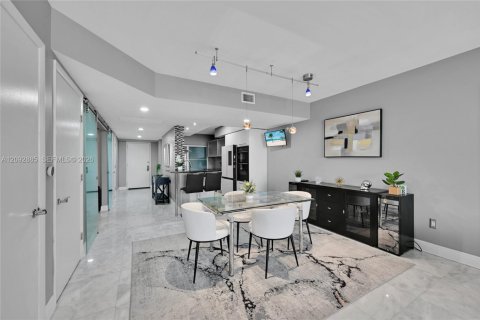 Condo in Hallandale Beach, Florida, 3 bedrooms  № 2376896 - photo 13