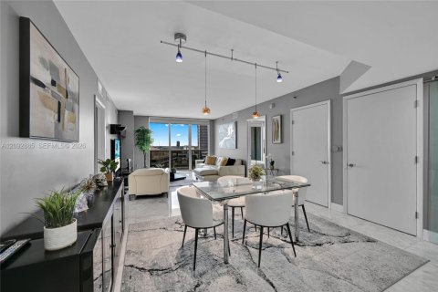 Condo in Hallandale Beach, Florida, 3 bedrooms  № 2376896 - photo 11