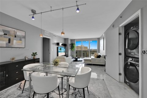 Condo in Hallandale Beach, Florida, 3 bedrooms  № 2376896 - photo 28