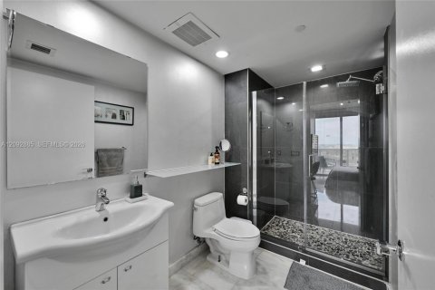 Condo in Hallandale Beach, Florida, 3 bedrooms  № 2376896 - photo 27
