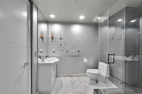 Condo in Hallandale Beach, Florida, 3 bedrooms  № 2376896 - photo 30