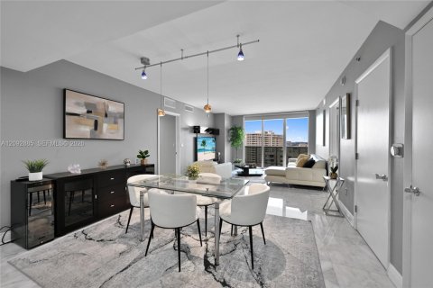 Condo in Hallandale Beach, Florida, 3 bedrooms  № 2376896 - photo 8