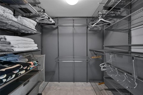Condo in Hallandale Beach, Florida, 3 bedrooms  № 2376896 - photo 22