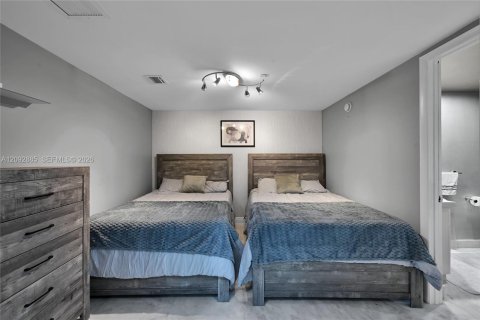 Condo in Hallandale Beach, Florida, 3 bedrooms  № 2376896 - photo 29