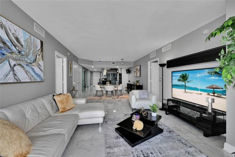 Condo in Hallandale Beach, Florida, 3 bedrooms  № 2376896
