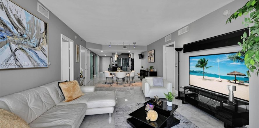 Condo in Hallandale Beach, Florida, 3 bedrooms  № 2376896