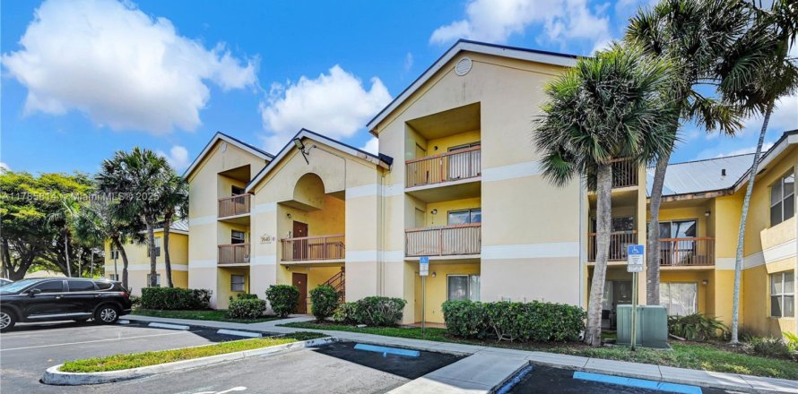 Condominio en Tamarac, Florida, 2 dormitorios № 1711704