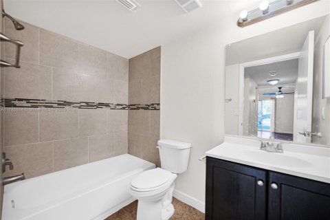 Condominio en venta en Tamarac, Florida, 2 dormitorios, 91.42 m2 № 1711704 - foto 16