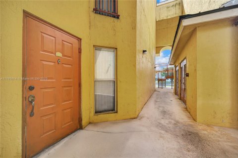 Condominio en venta en Tamarac, Florida, 2 dormitorios, 91.42 m2 № 1711704 - foto 28