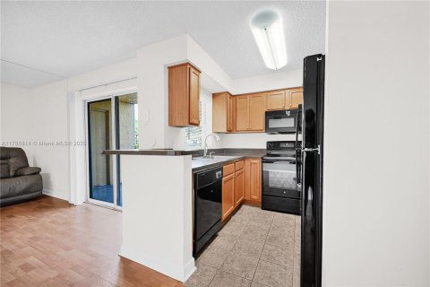 Condominio en venta en Tamarac, Florida, 2 dormitorios, 91.42 m2 № 1711704 - foto 23