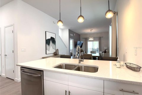 Touwnhouse à louer à Davenport, Floride: 5 chambres, 199.09 m2 № 2106942 - photo 7