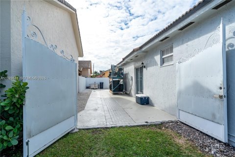 Купить виллу или дом в Майами-Лейкс, Флорида 3 спальни, 161.46м2, № 1985694 - фото 3