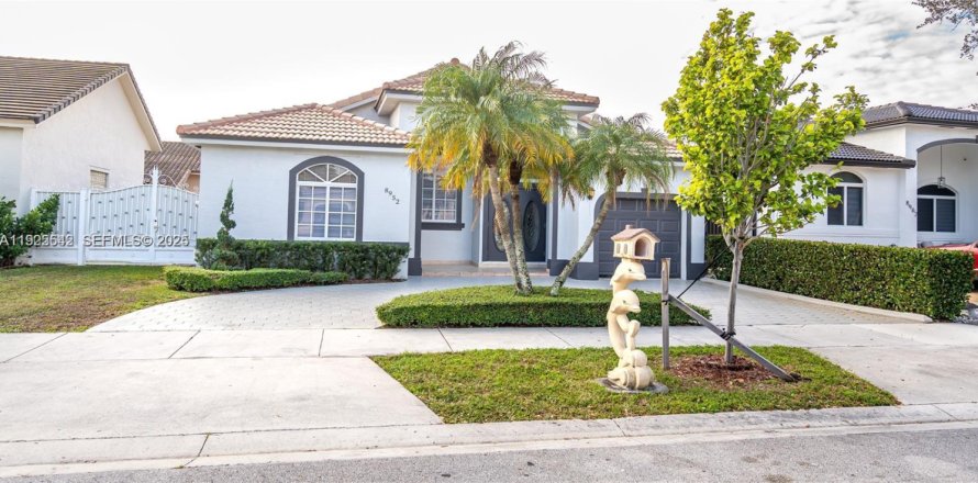 Дом в Майами-Лейкс, Флорида 3 спальни, 161.46м2 № 1985694