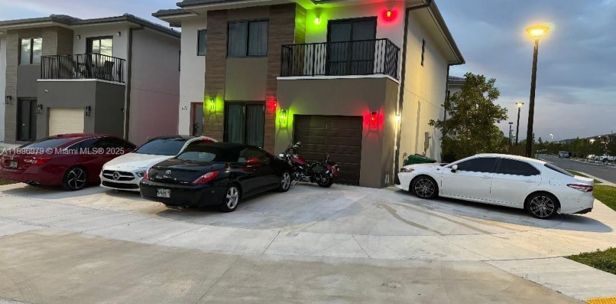 Коммерческая недвижимость в Флорида-Сити, Флорида 37.16м2 № 1949609