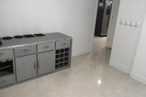 Снять в аренду коммерческую недвижимость в Флорида-Сити, Флорида 37.16м2, № 1949609 - фото 4