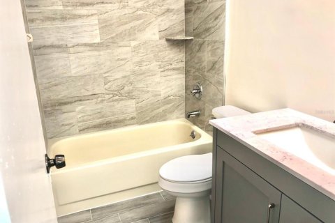 House in Orlando, Florida 2 bedrooms, 112.88 sq.m. № 1773993 - photo 8