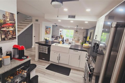 Снять в аренду кондоминиум в Норт-Майами-Бич, Флорида 2 спальни, 129.51м2, № 1929633 - фото 5