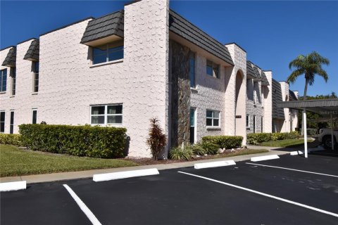 Condo in Seminole, Florida, 2 bedrooms  № 2108525