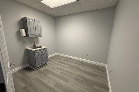 Immobilier commercial à louer à Temple Terrace, Floride: 120.77 m2 № 2129694 - photo 4
