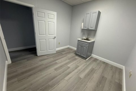 Immobilier commercial à louer à Temple Terrace, Floride: 120.77 m2 № 2129694 - photo 5