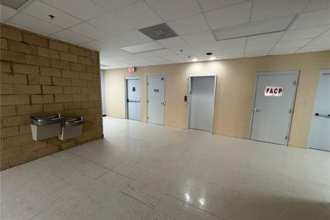 Immobilier commercial à louer à Temple Terrace, Floride: 120.77 m2 № 2129694 - photo 12