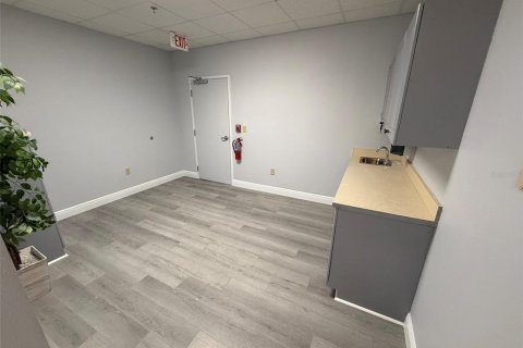 Immobilier commercial à louer à Temple Terrace, Floride: 120.77 m2 № 2129694 - photo 6