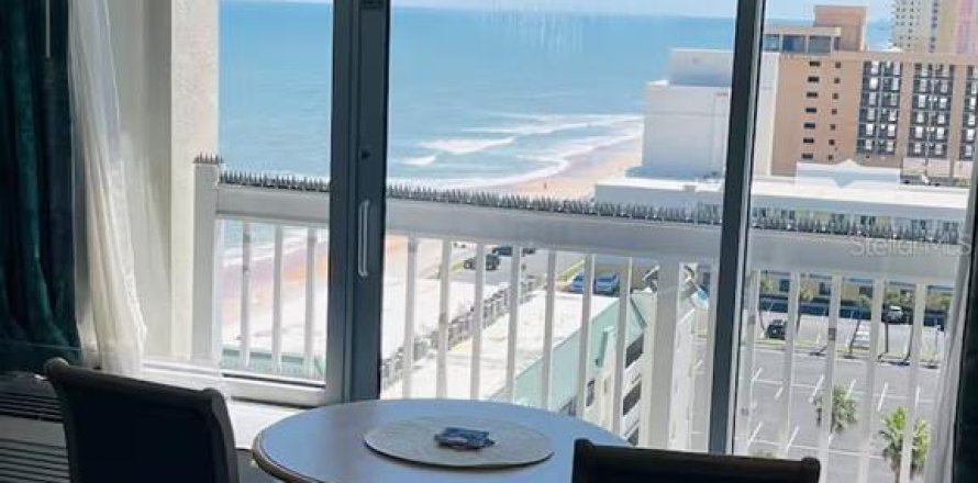 Condominio en Daytona Beach, Florida, 1 dormitorio  № 2143325