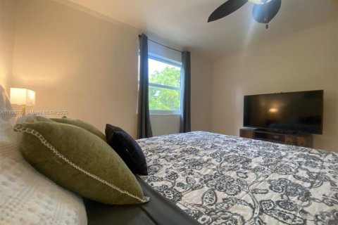 Condo in Miami Beach, Florida, 1 bedroom  № 2012909 - photo 20