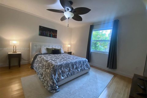 Condo in Miami Beach, Florida, 1 bedroom  № 2012909 - photo 16