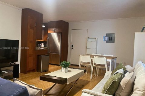 Condo in Miami Beach, Florida, 1 bedroom  № 2012909 - photo 7