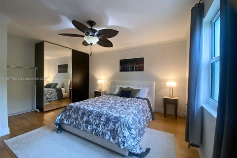 Condo in Miami Beach, Florida, 1 bedroom  № 2012909 - photo 15