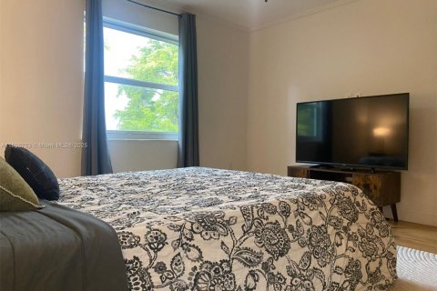 Condo in Miami Beach, Florida, 1 bedroom  № 2012909 - photo 18