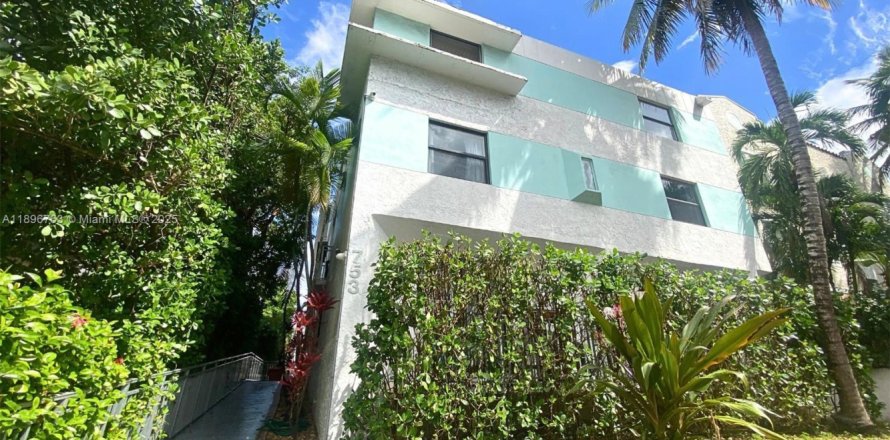 Condo in Miami Beach, Florida, 1 bedroom  № 2012909