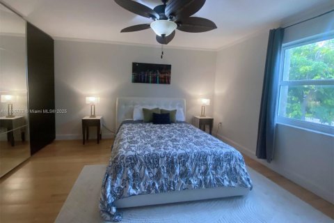 Condo in Miami Beach, Florida, 1 bedroom  № 2012909 - photo 19