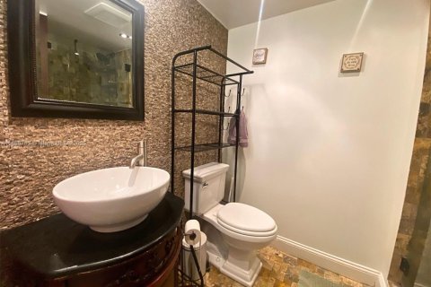 Condo in Miami Beach, Florida, 1 bedroom  № 2012909 - photo 13