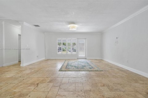 House in Miami Shores, Florida 4 bedrooms, 243.13 sq.m. № 1976121 - photo 10
