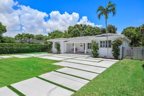 House in Miami Shores, Florida 4 bedrooms, 243.13 sq.m. № 1976121 - photo 4