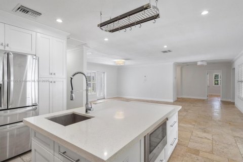 House in Miami Shores, Florida 4 bedrooms, 243.13 sq.m. № 1976121 - photo 18