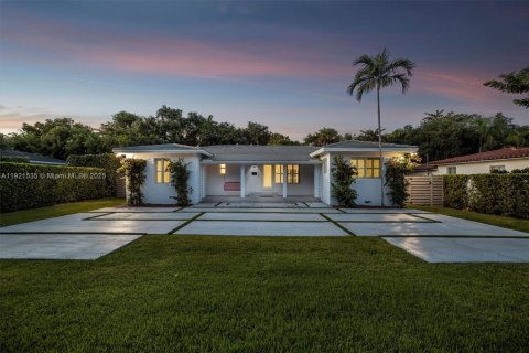 House in Miami Shores, Florida 4 bedrooms, 243.13 sq.m. № 1976121 - photo 2