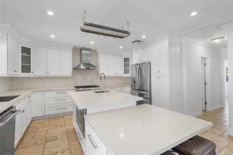 House in Miami Shores, Florida 4 bedrooms, 243.13 sq.m. № 1976121 - photo 17