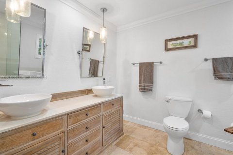 House in Miami Shores, Florida 4 bedrooms, 243.13 sq.m. № 1976121 - photo 24